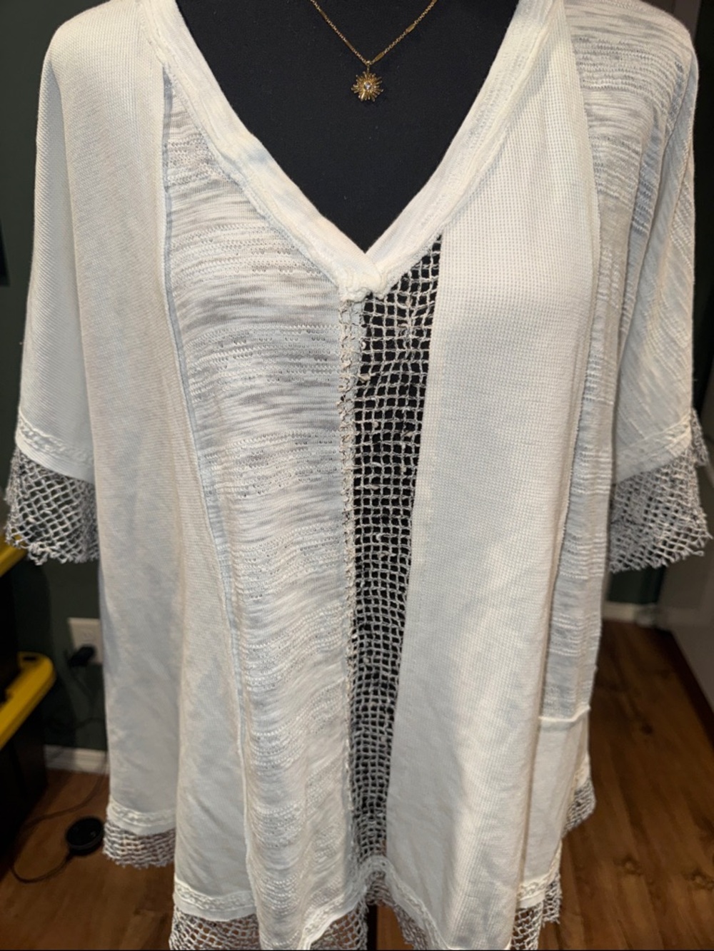 POL Openwork V Neck Half Sleeve top Sz M - Picture 4 of 11